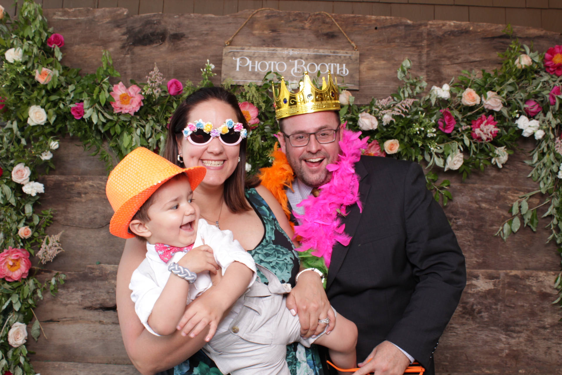 open-air-photo-booth-wedding-party-event-jennifer-peter-4