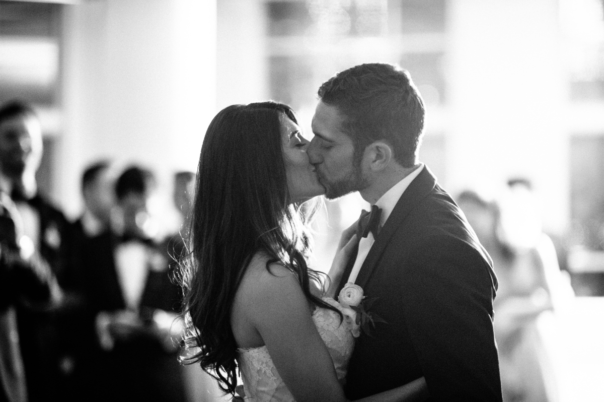 Black and White end of night kiss dance Hudson at Maritime Parc Jewish Wedding Jersey City