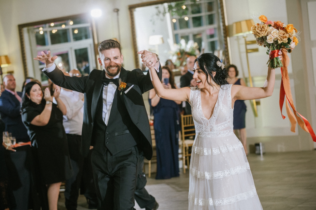 The-Stone-House-Bride-and-Groom-dance