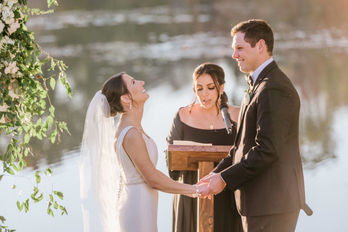 The-Indian-trail-club-fall-wedding-photos-lakeside-ceremony
