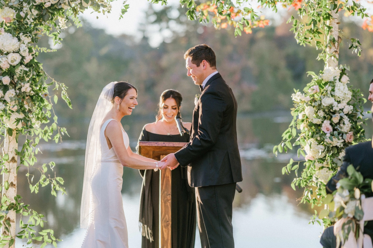 The-Indian-trail-club-fall-wedding-photos-outdoor-lakeside-ceremony