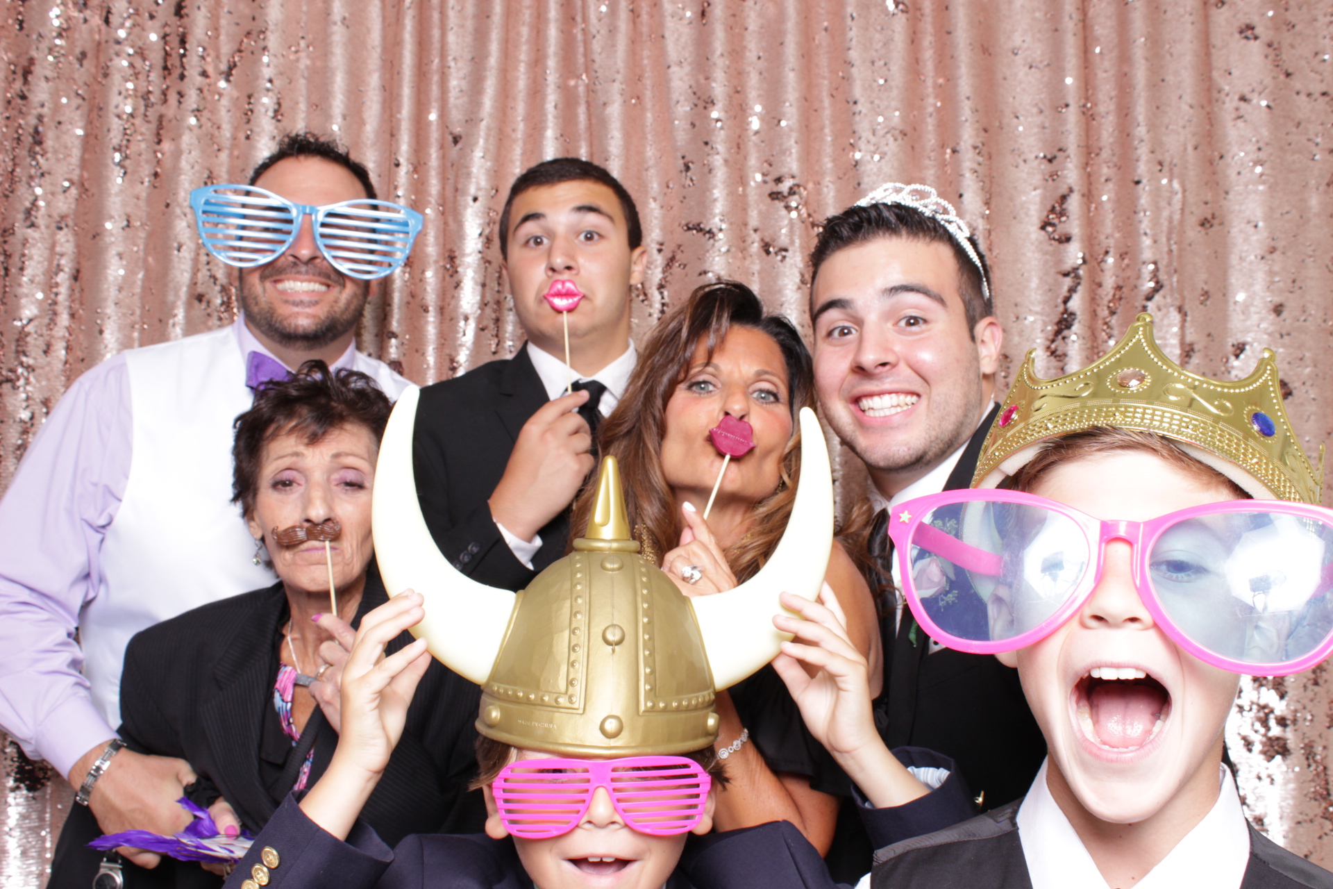 open-air-photo-booth-wedding-party-event-alicia-steve-5