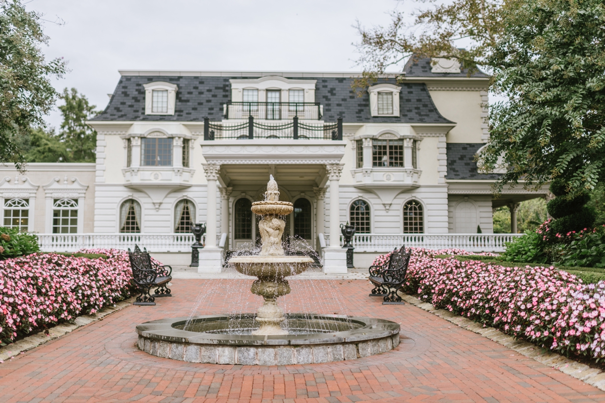 Ashford Estate Fall Wedding faye and renee florals flowers fountain elegant classic clean and modern estate mansion