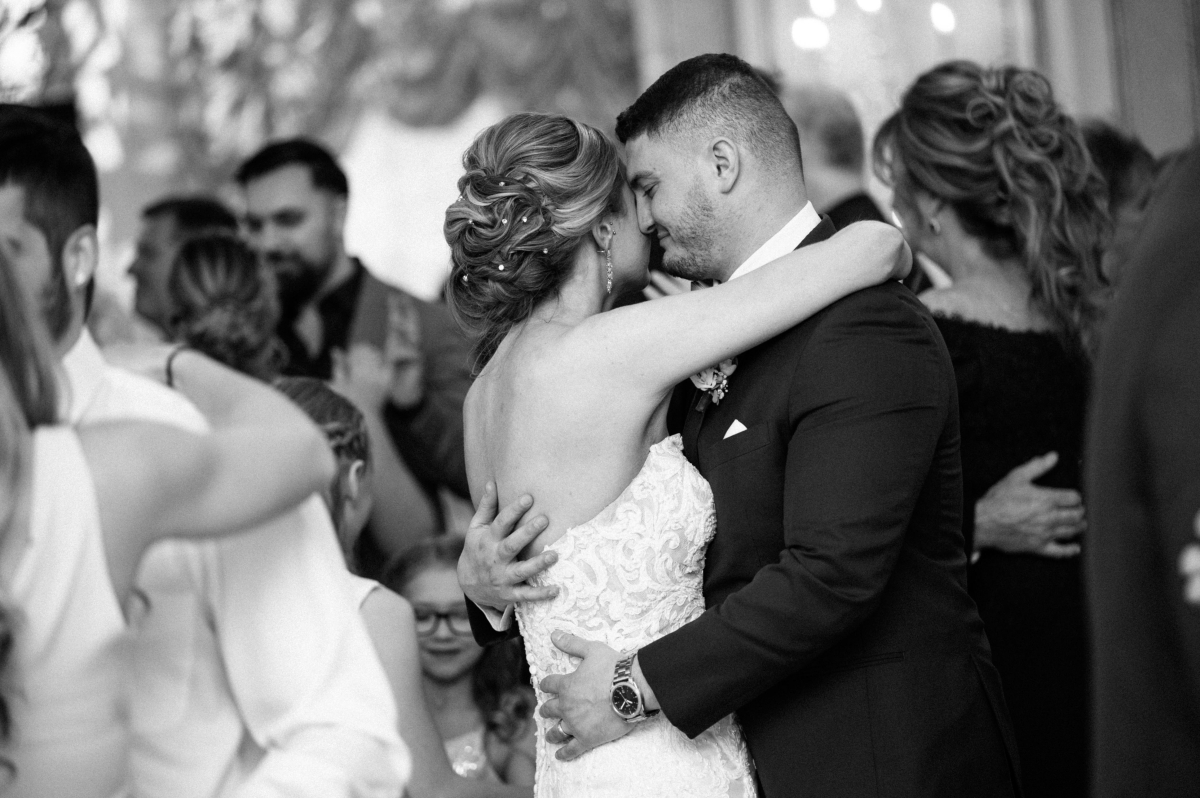 The-Meadow-Wood-Manor-wedding-first-dance