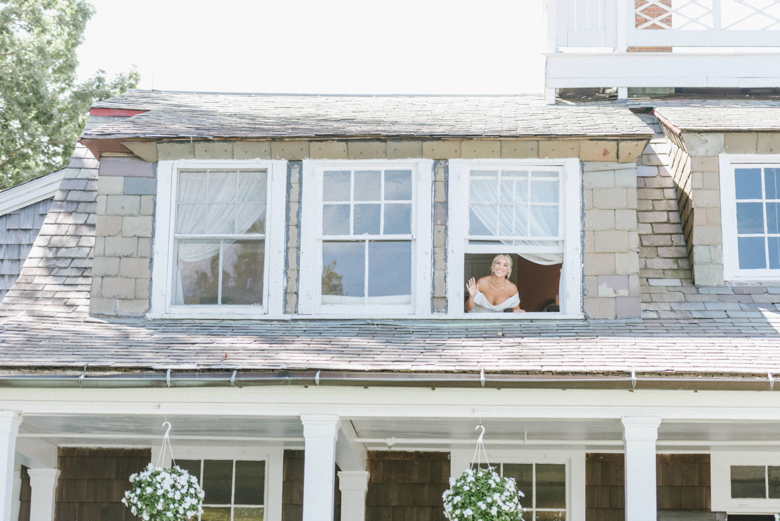 photo-os-bride-waving-window-on-her-wedding-day-the-water-witch-club-nj